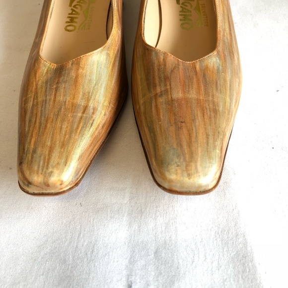 Salvatore Ferragamo Heels 8.5AA GOLD LOGO HEEL GUC - Picture 5 of 7